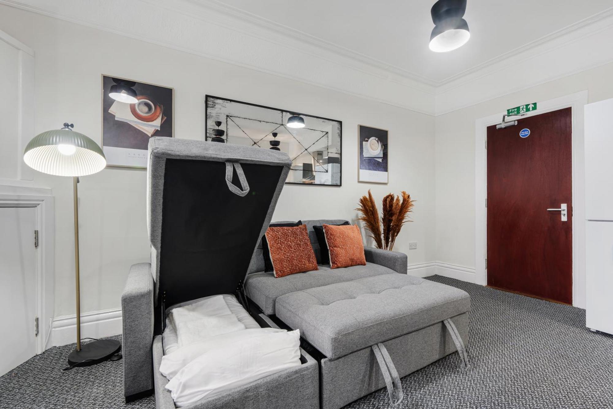 Anfield Cosy Stays - Air Host & Stay - Sleeps 14 Liverpool Exterior photo