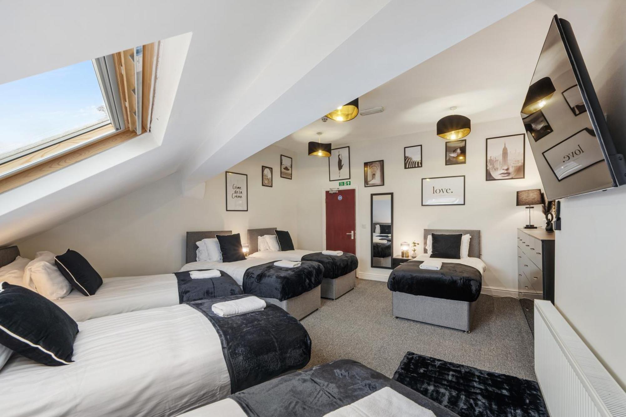 Air Host & Stay - Anfield Cosy Stays, Sleeps 14 Liverpool Exterior photo