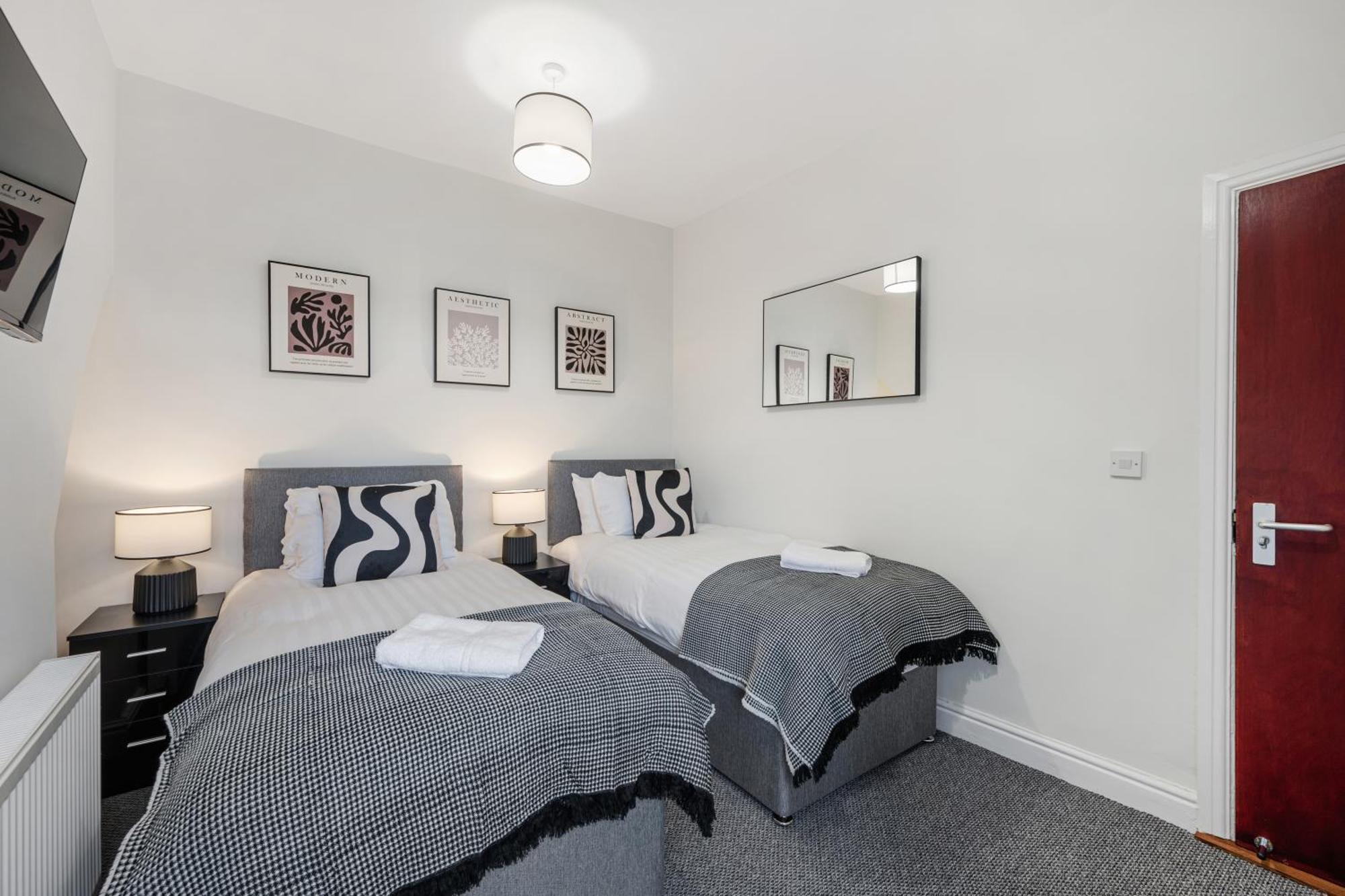 Air Host & Stay - Anfield Cosy Stays, Sleeps 14 Liverpool Exterior photo