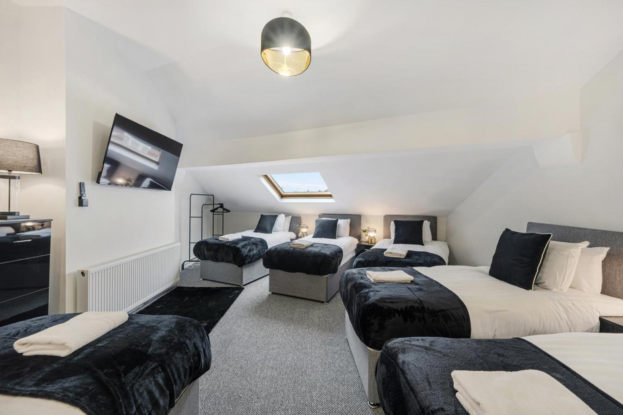 Air Host & Stay - Anfield Cosy Stays, Sleeps 14 Liverpool Exterior photo