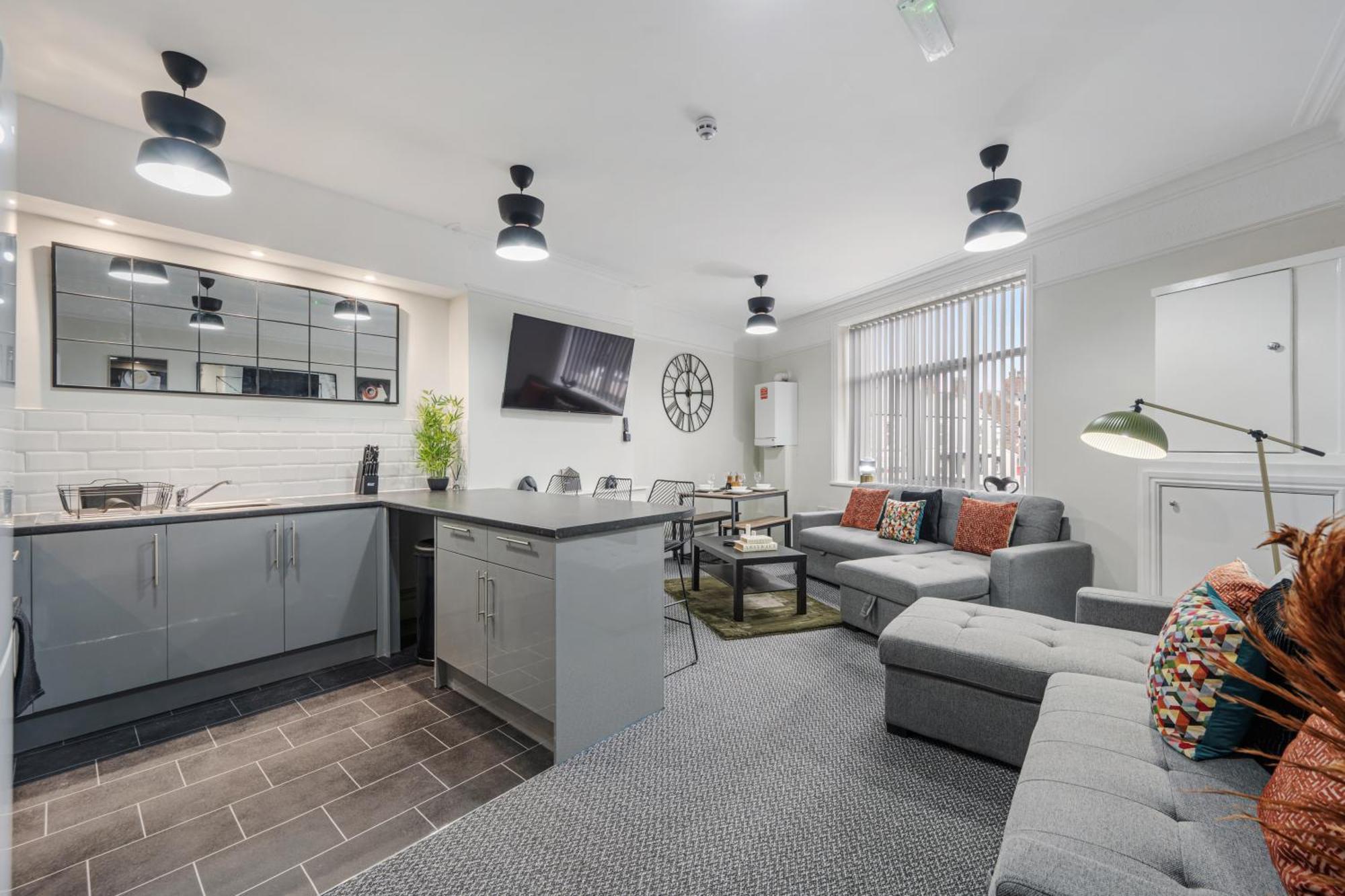 Anfield Cosy Stays - Air Host & Stay - Sleeps 14 Liverpool Exterior photo