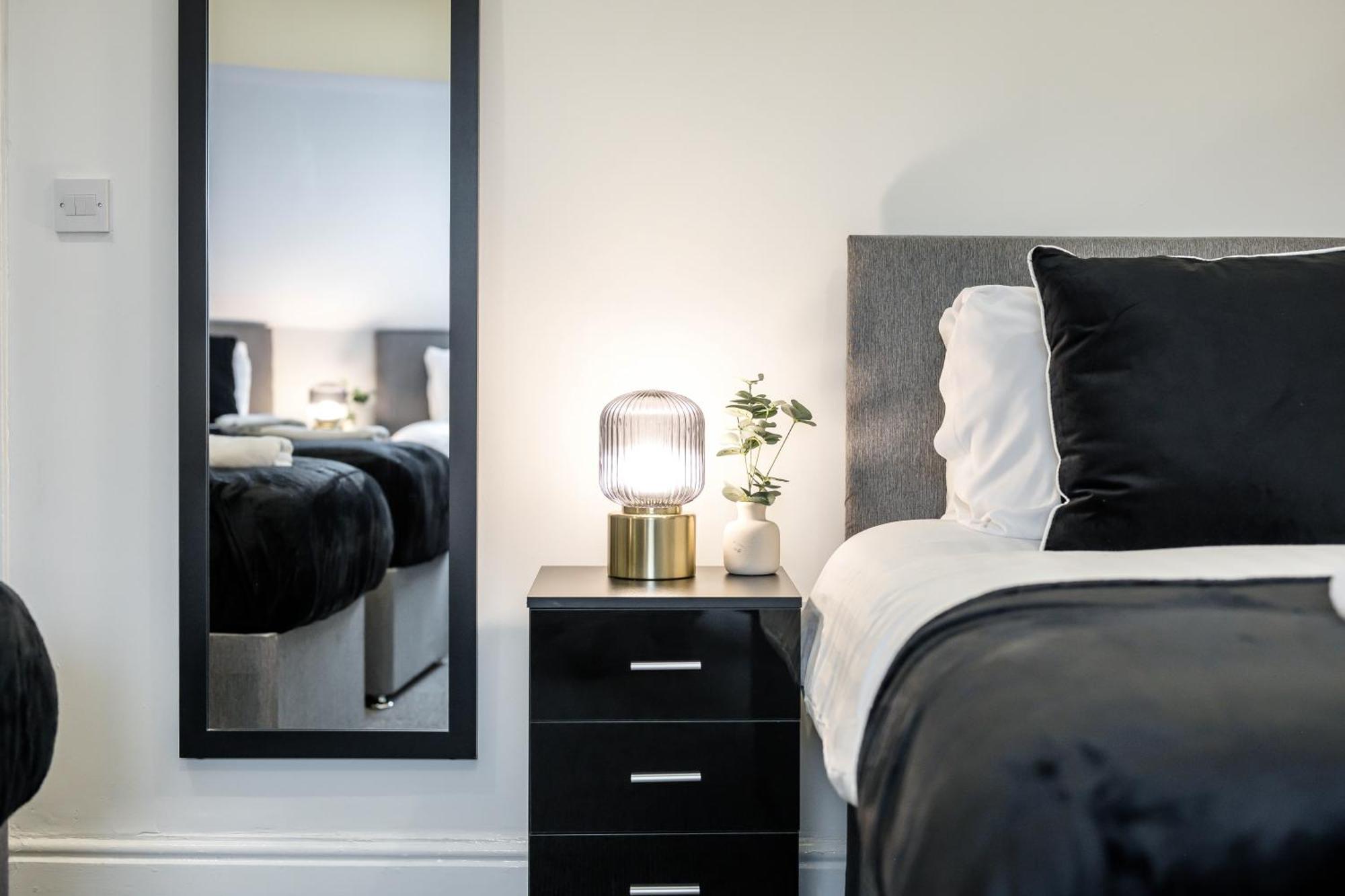 Anfield Cosy Stays - Air Host & Stay - Sleeps 14 Liverpool Exterior photo